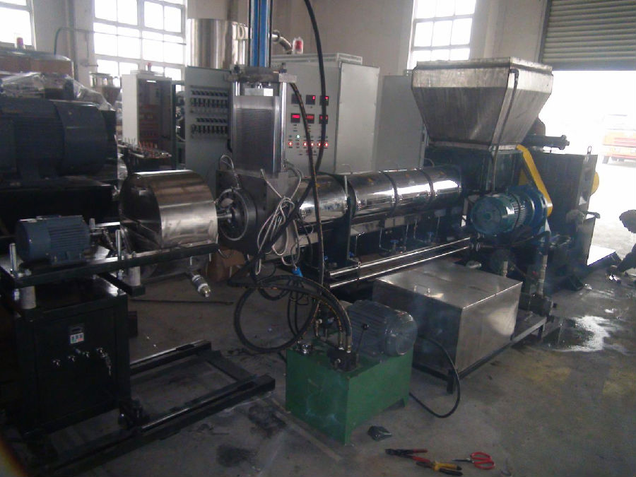 PP、PE回收料再生造粒機組（單螺桿）